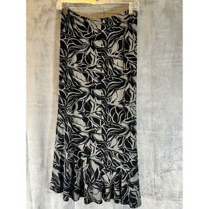 Chico's Travelers Maxi Skirt Black & Gray Leaf Print Ruffle Hem Size 2 Made USA